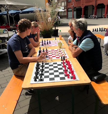 Schachklub Troisdorf spielt für Flutopfer!